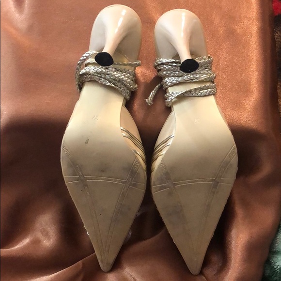 Very beautiful shoes with gold braids details - Picture 7 of 8